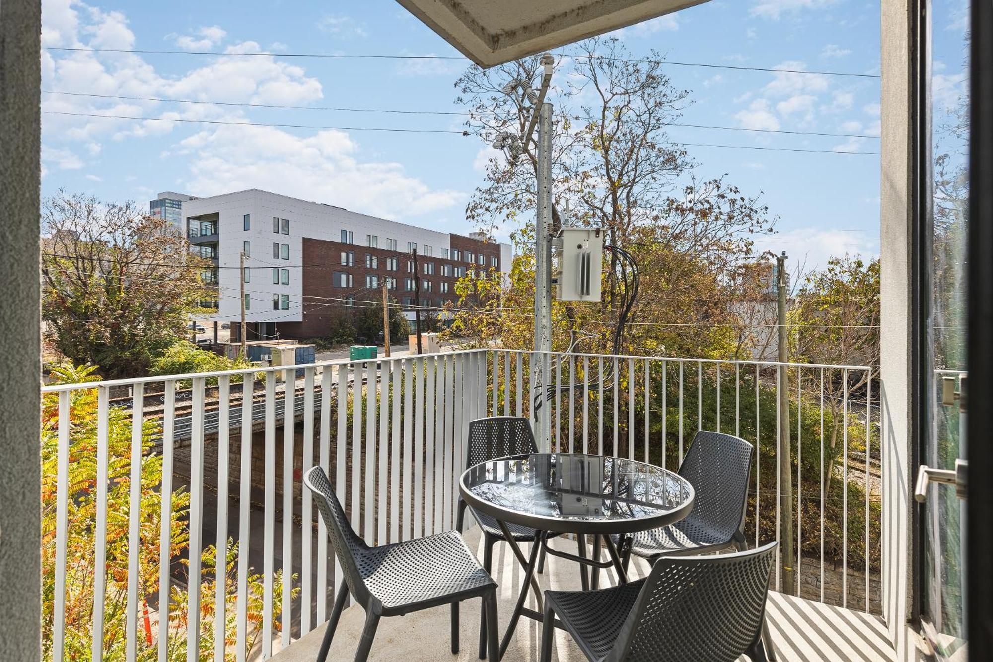 Luxury On The River 4 Beds 2.5 Bath, Walk To Downtown Apartment Nashville Bagian luar foto